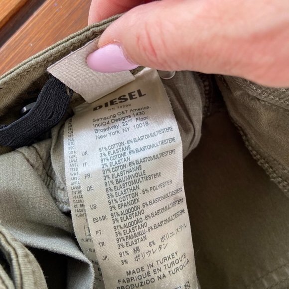 🎀 3 for $45 - Diesel Boy's Khaki Jeans in Size 7 EUC - Picture 5 of 13